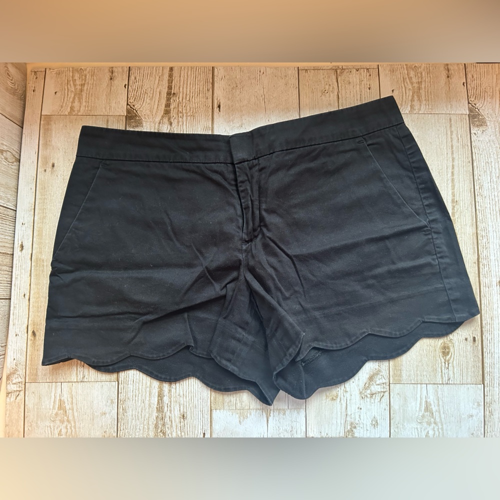 Club Monaco Amber Black Scalloped Shorts
